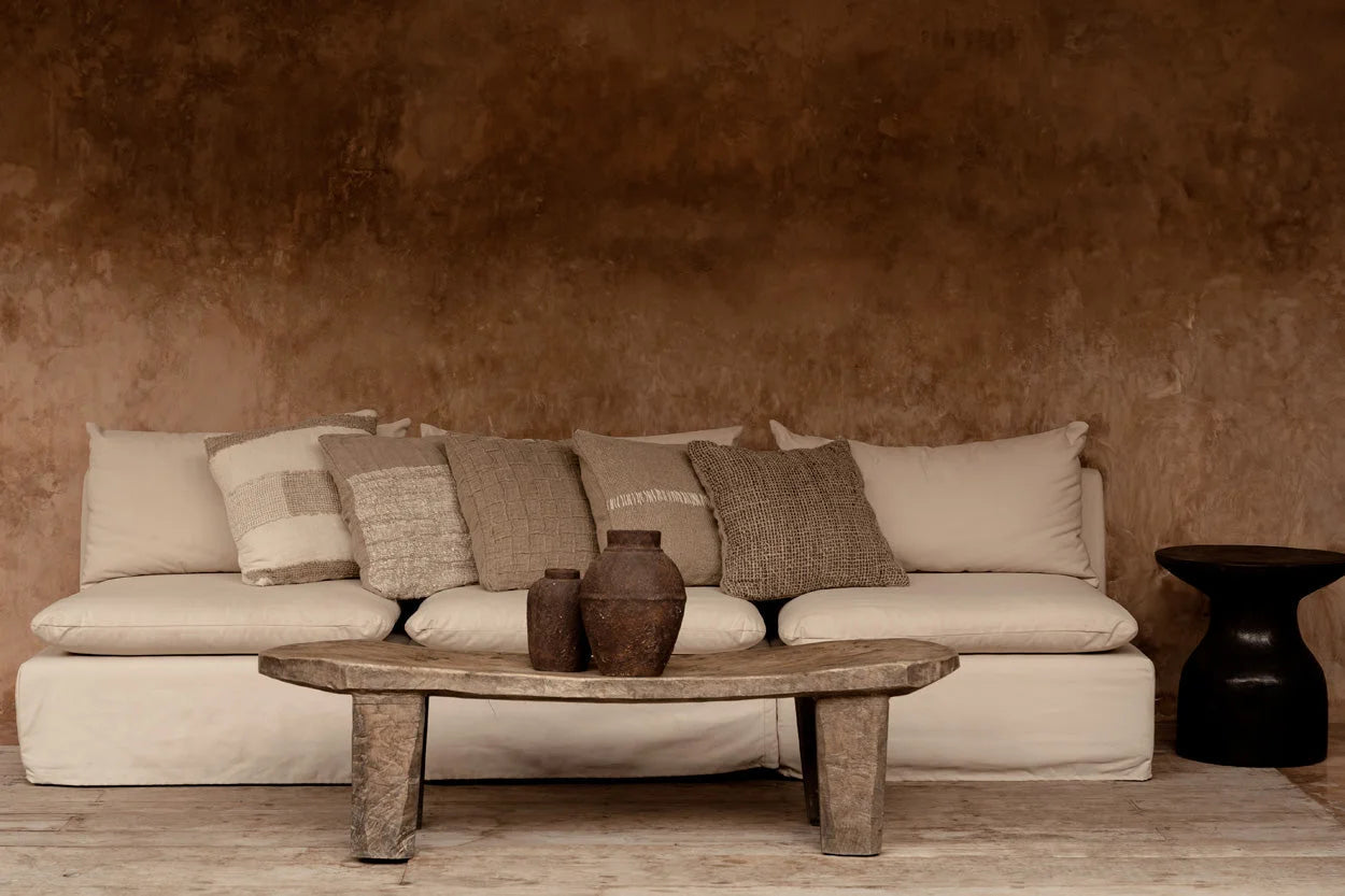 Table basse en pierre rustique beige avec broderie centrale, 50x50 cm