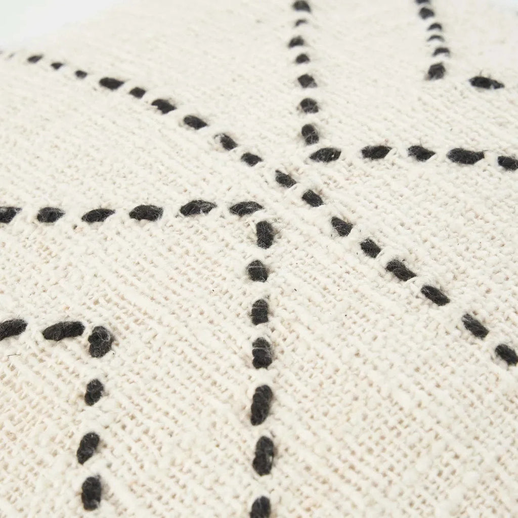 Housse de coussin motif tribal noir naturel en coton avec franges