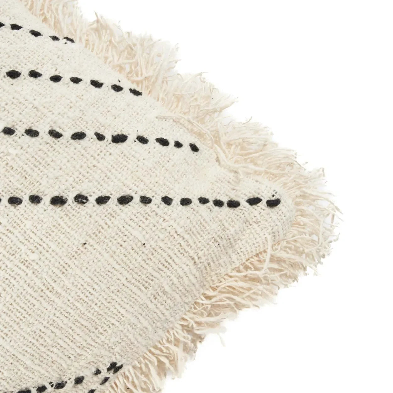 Housse de coussin tribal noir naturel en coton avec franges et motif à dashes