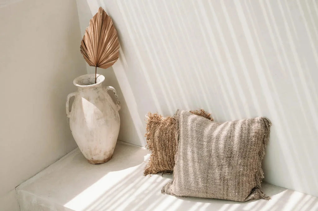 Housse de coussin Oh My Gee beige 60x60 avec des coussins décoratifs neutrals