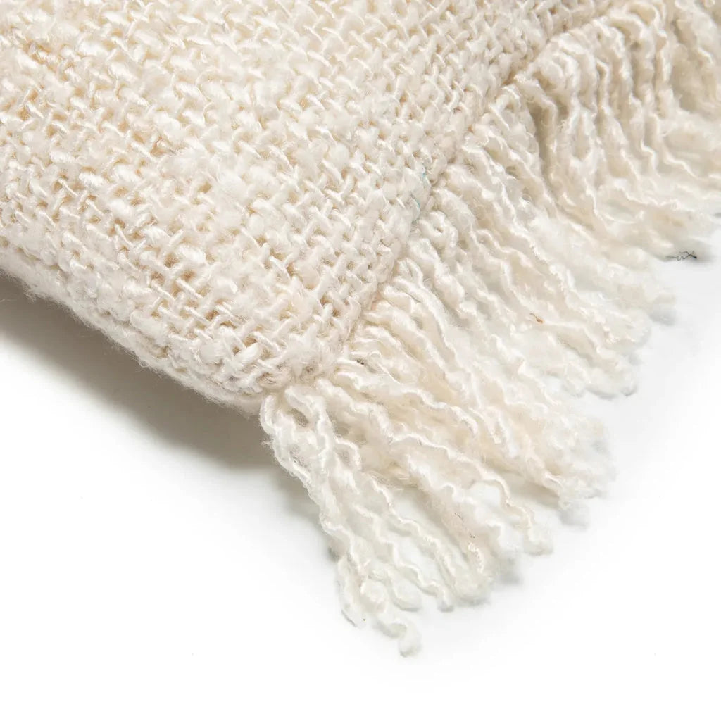 Plaid crème en laine tissée avec frange pour coussin Oh My Gee 30x50