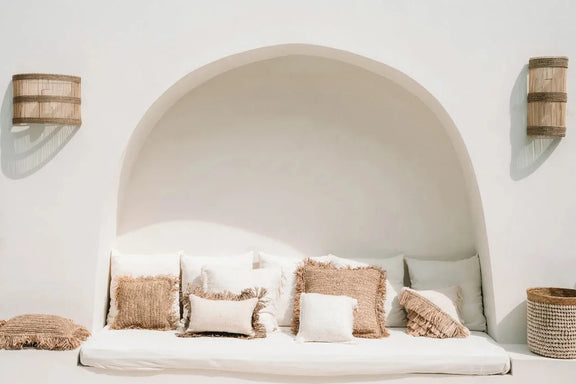 Alcôve blanche confortable avec coussins décoratifs, Housse de coussin Oh My Gee - Crème 40x40