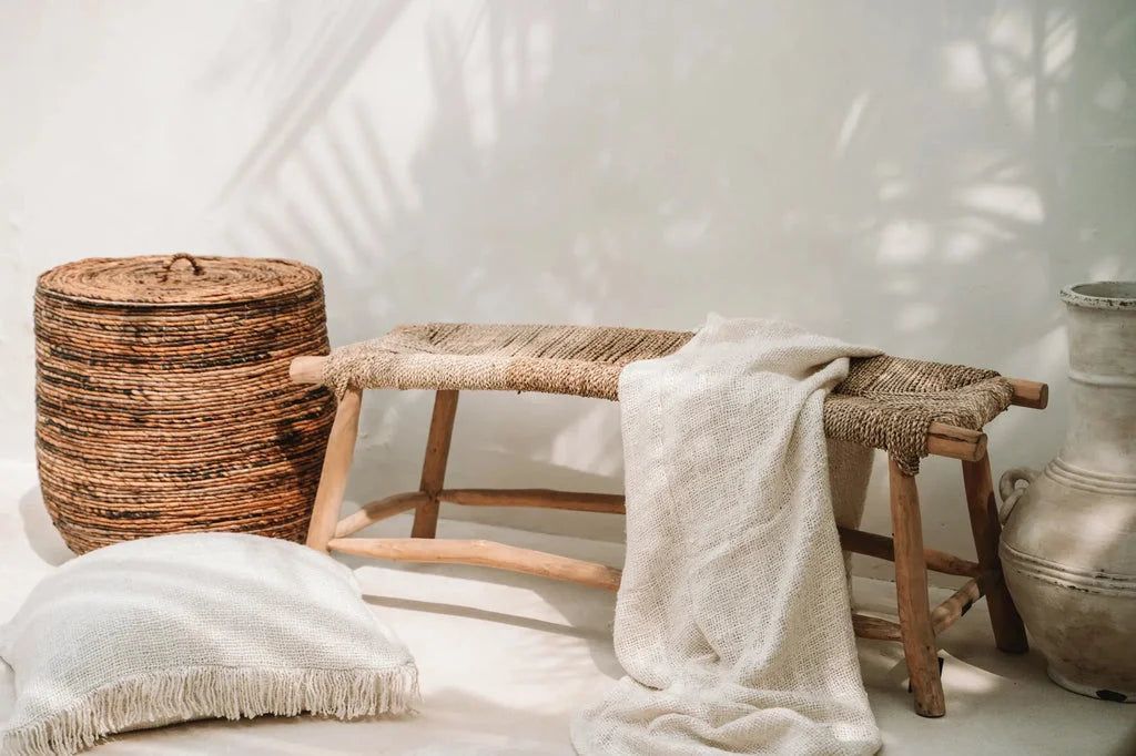 Banc en bois à dessus tissé avec coussin Oh My Gee crème 60x60 décoratif