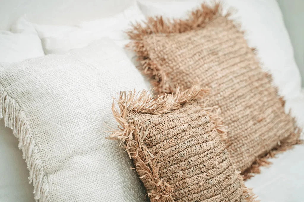 Housse de coussin Oh My Gee crème 60x60 avec franges et texture élégante