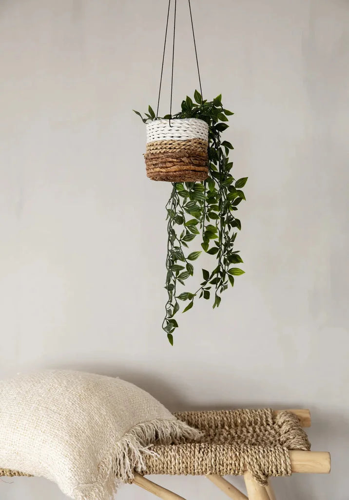Hanging woven planter with trailing plant in La housse de coussin Oh My Gee - Crème