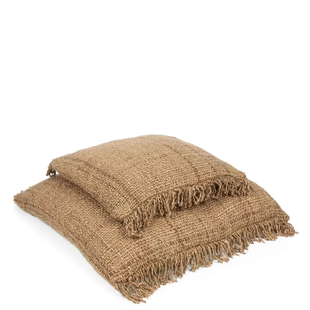Deux coussins tissés marron avec franges de la housse Oh My Gee 40x40