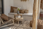 Coussins Oh My Gee Marron dans un intérieur boho avec textures naturelles