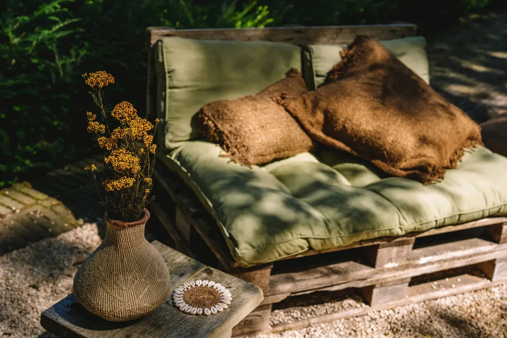 Canapé rustique en palette avec coussins Oh My Gee Marron 60x60_40