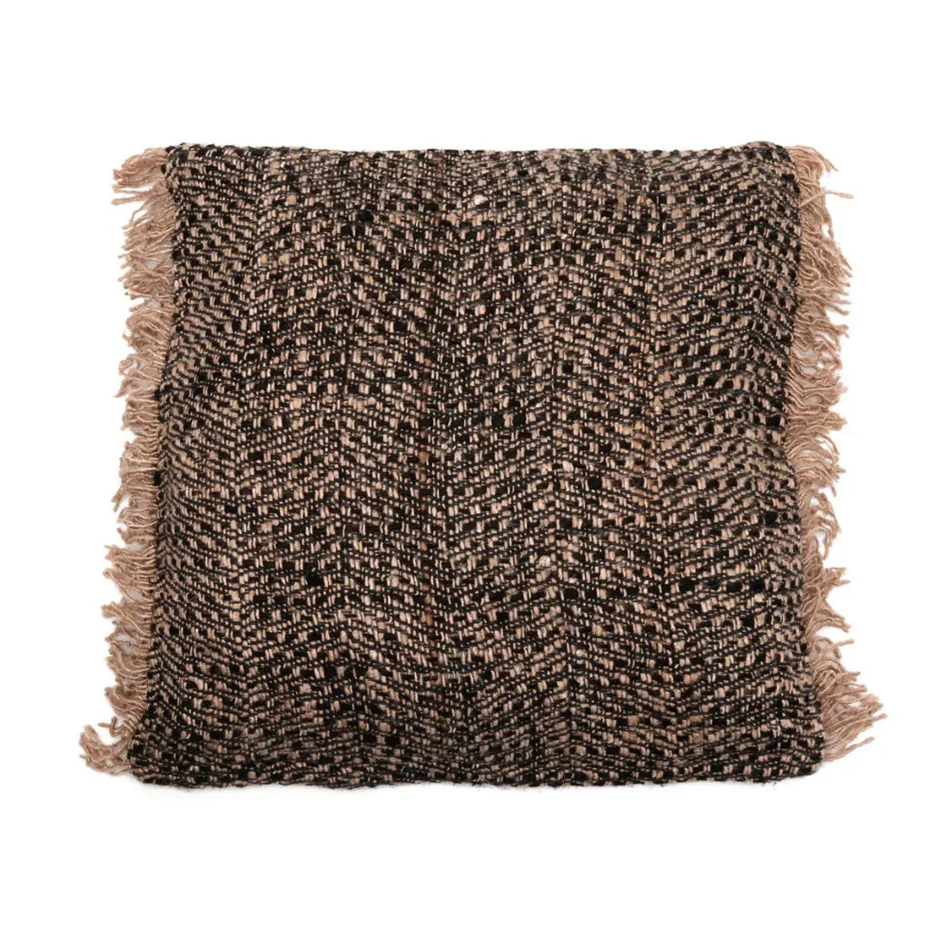 Coussin tissé marron et beige avec franges, modèle La housse de coussin Oh My Gee