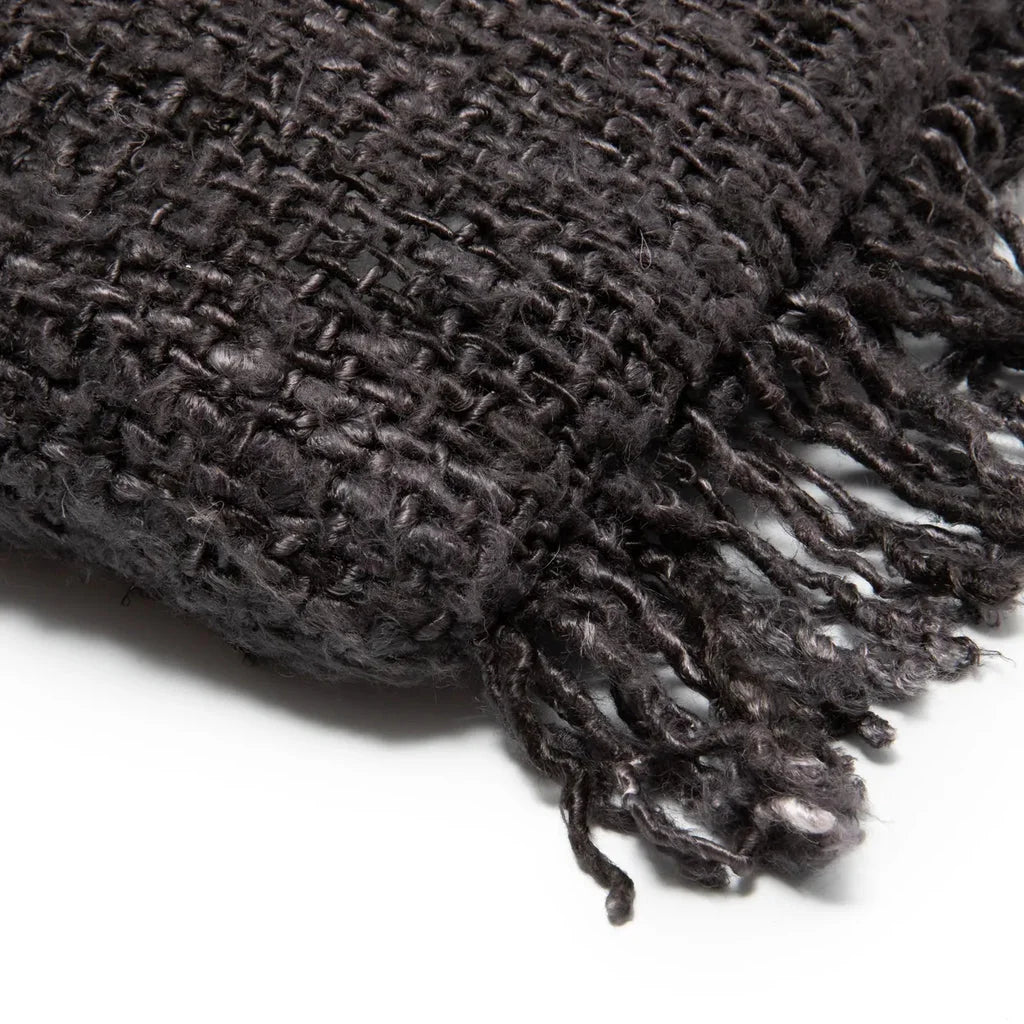 Couverture tissée gris foncé avec franges, idéale pour la housse Oh My Gee