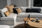 Sofa sectionnel aux teintes neutres avec coussins texturés Oh My Gee Noir Marine 40x40