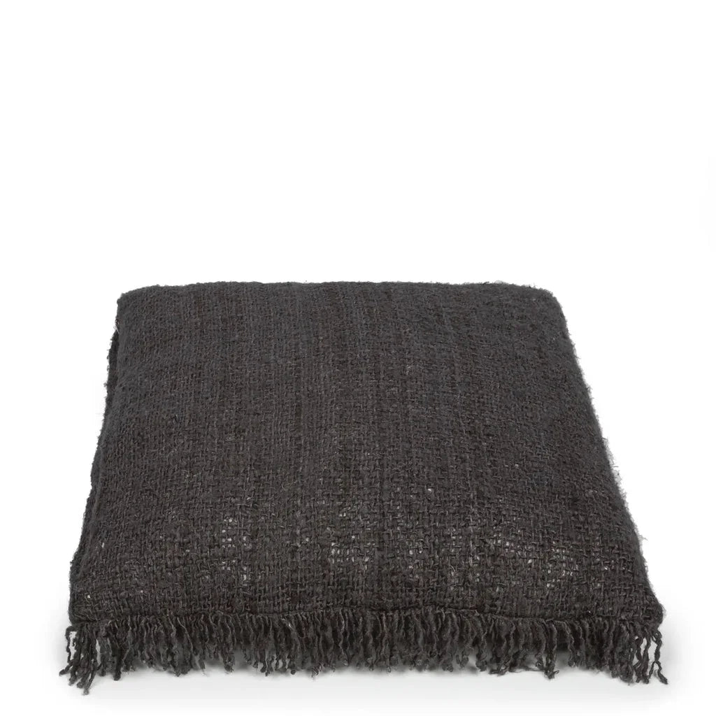 Couverture tissée sombre avec franges, idéale pour le coussin Oh My Gee Noir Marine