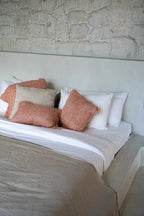 Lit confortable avec coussins décoratifs, Housse de coussin Oh My Gee Rose saumon