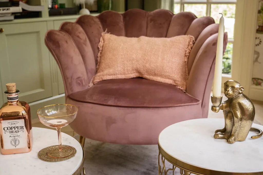 Chaise en velours rose en forme de coquillage avec coussin Oh My Gee Rose saumon