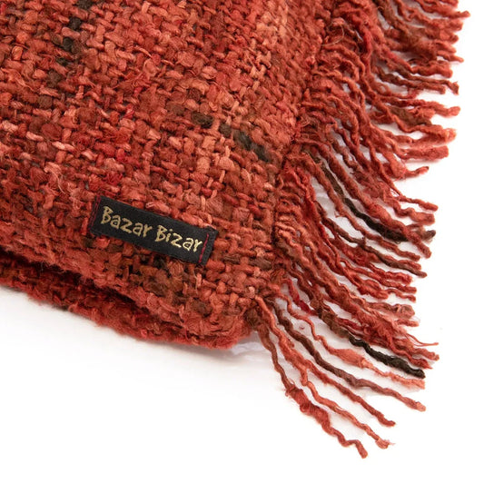 Housse de coussin Oh My Gee avec textile tissé rouge cerise et franges decoratives
