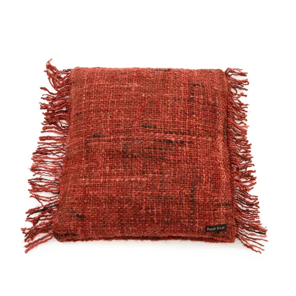 Coussin rouge cerise tissé avec frange, modèle La housse de coussin Oh My Gee