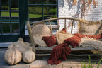 Banc en bois rustique avec coussins tissés velours bordeaux Oh My Gee 30x50_40