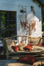 Banc en bois rustique avec coussins en velours bordeaux Oh My Gee 30x50_40