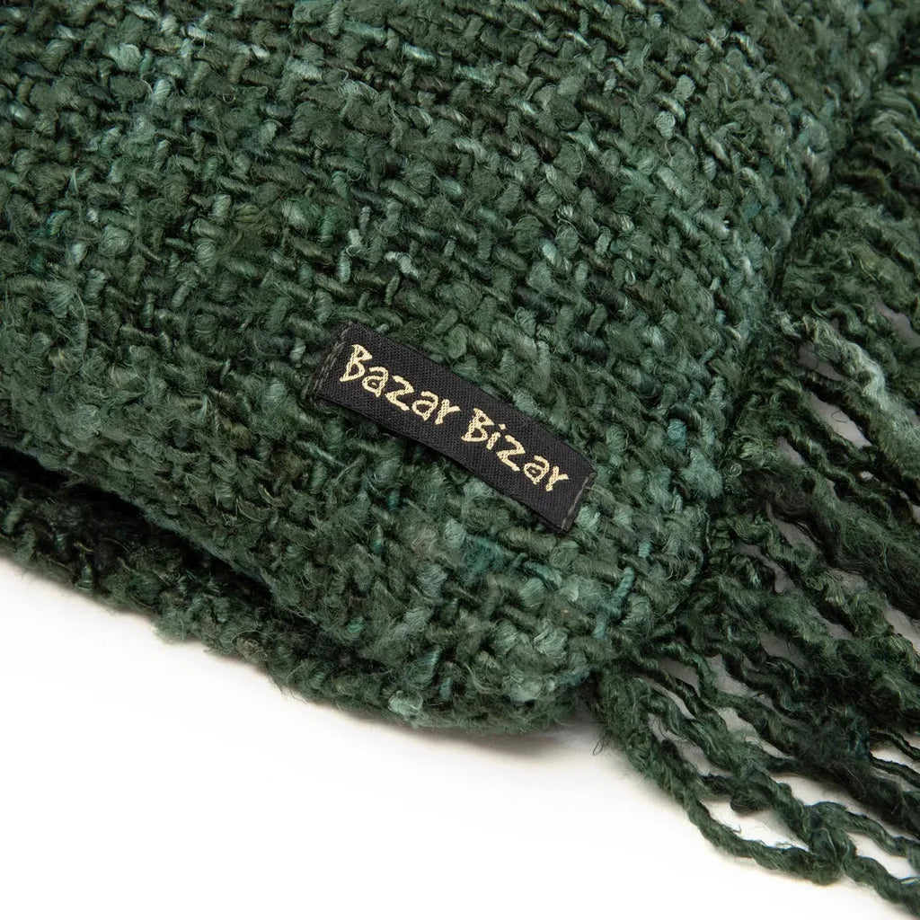 Écharpe tressée verte avec franges, accessoire tendance et élégant