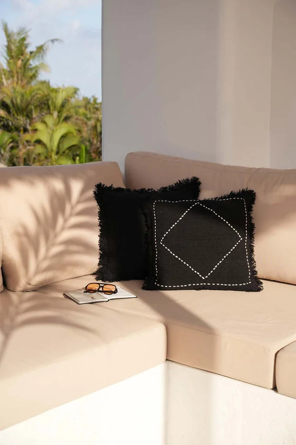 Housse de coussin pleine lune noir avec franges noires décoratives