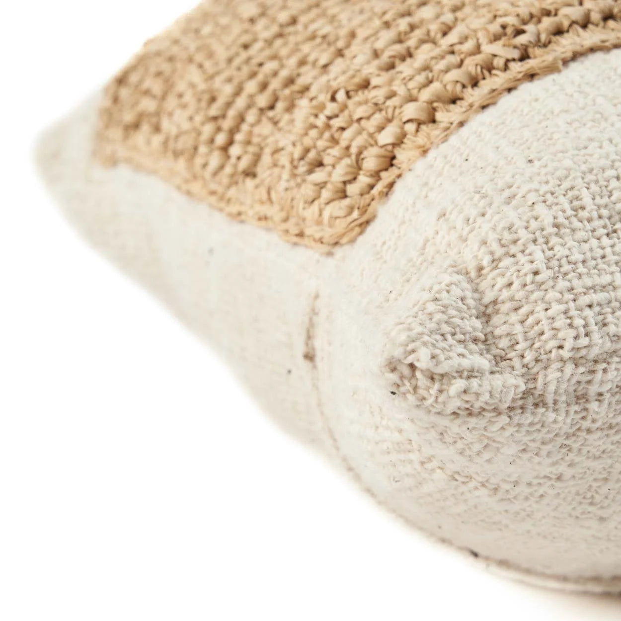 Coussin en raphia et coton beige et blanc 50x50 cm avec texture naturelle