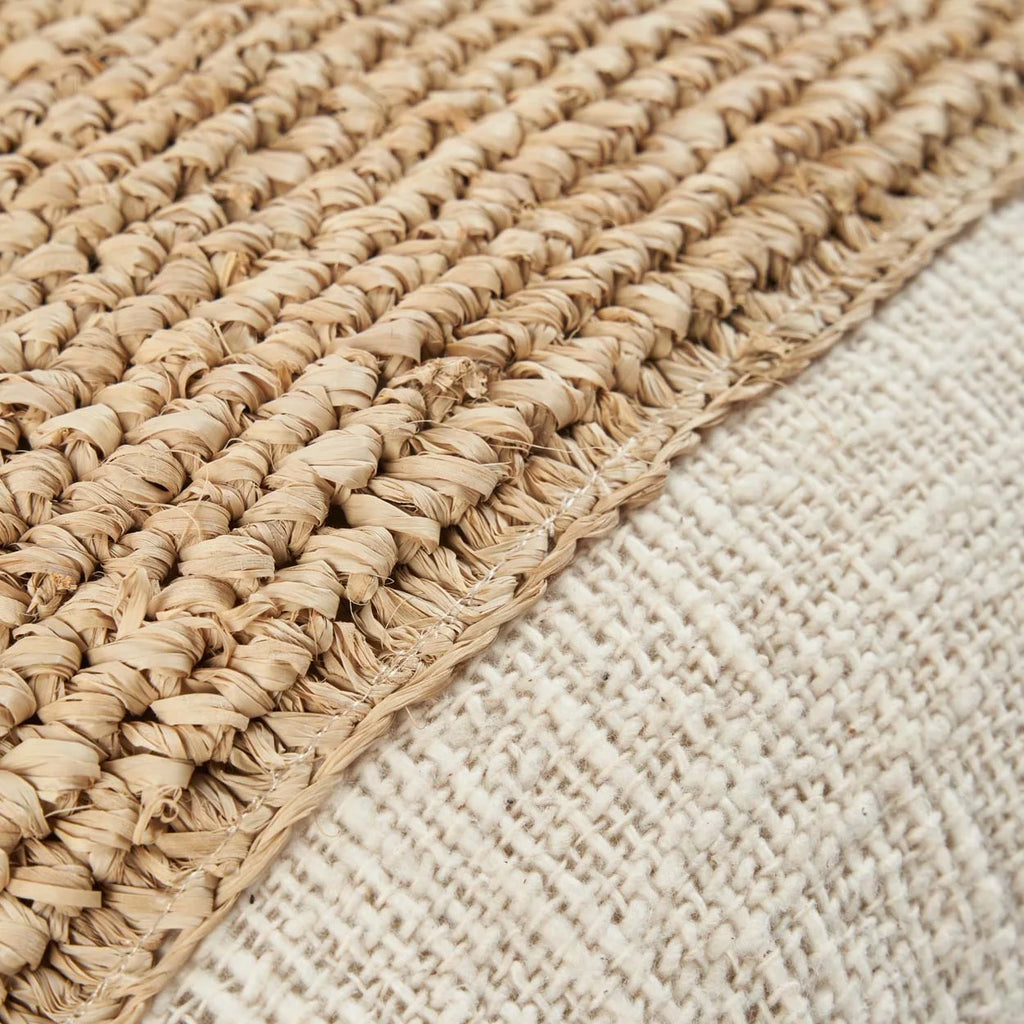 Coussin en raphia et coton 50x50 cm avec tissage raffia et tissu coloré