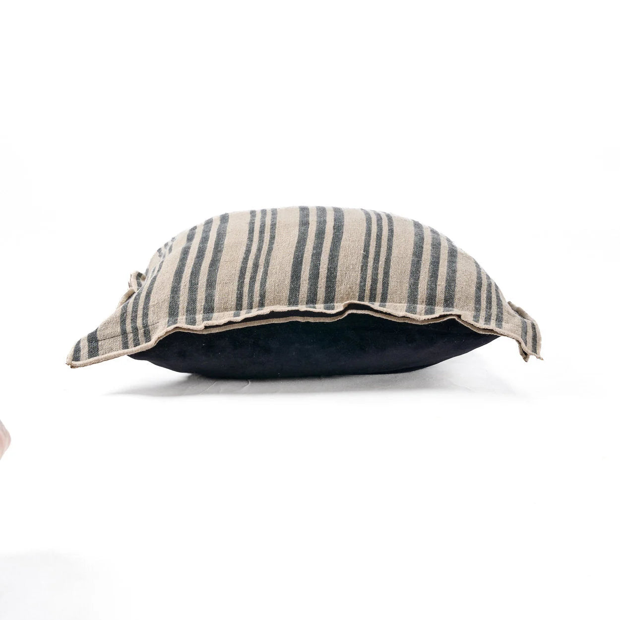 Tablette en bois rustique courbée minimaliste à grain visible