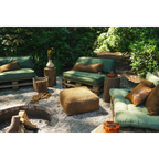 Housse de coussin marron en coton 35x100 cm près d’un espace extérieur avec foyer