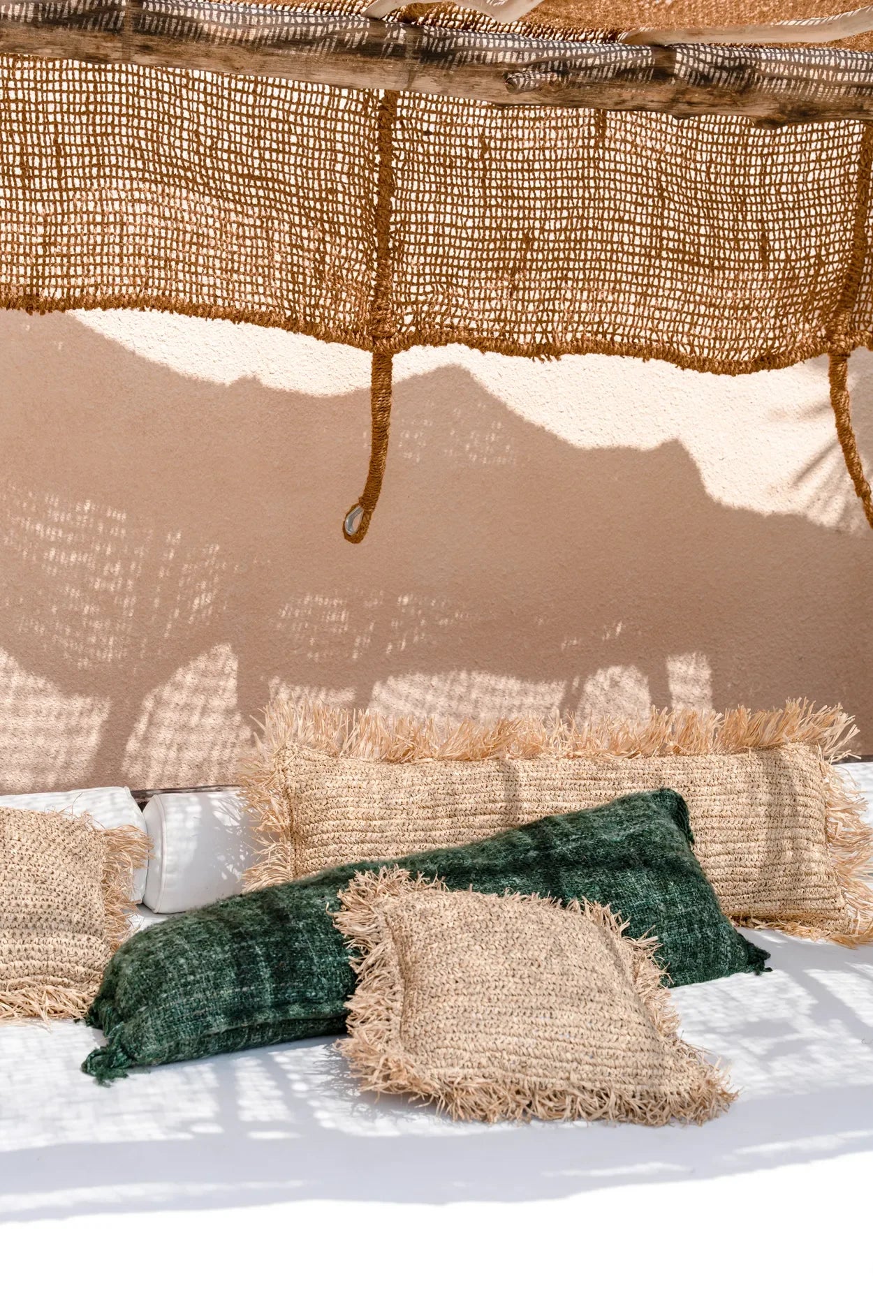 Housse de coussin rectangulaire en raphia naturel avec franges et coussins en toile de jute