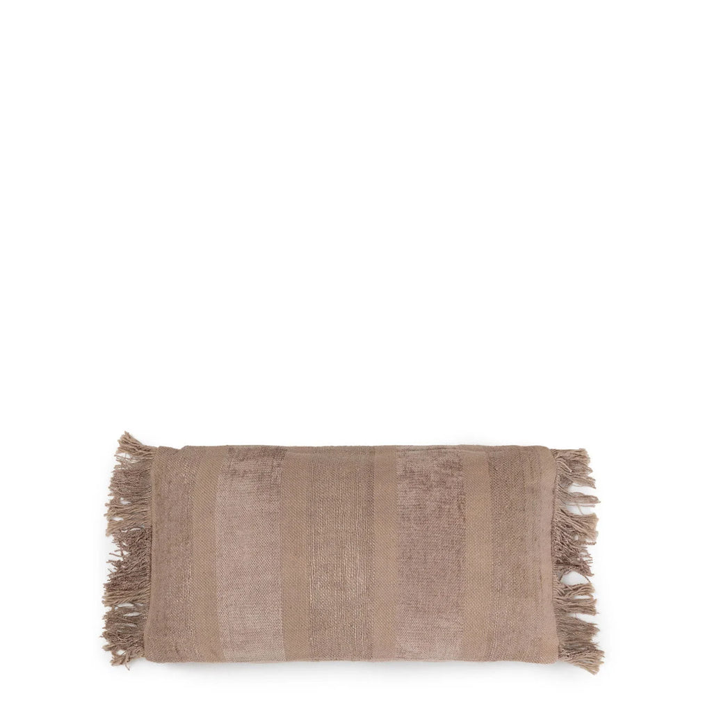 Coussin rectangulaire en velours côtelé beige avec textures, rayures et franges
