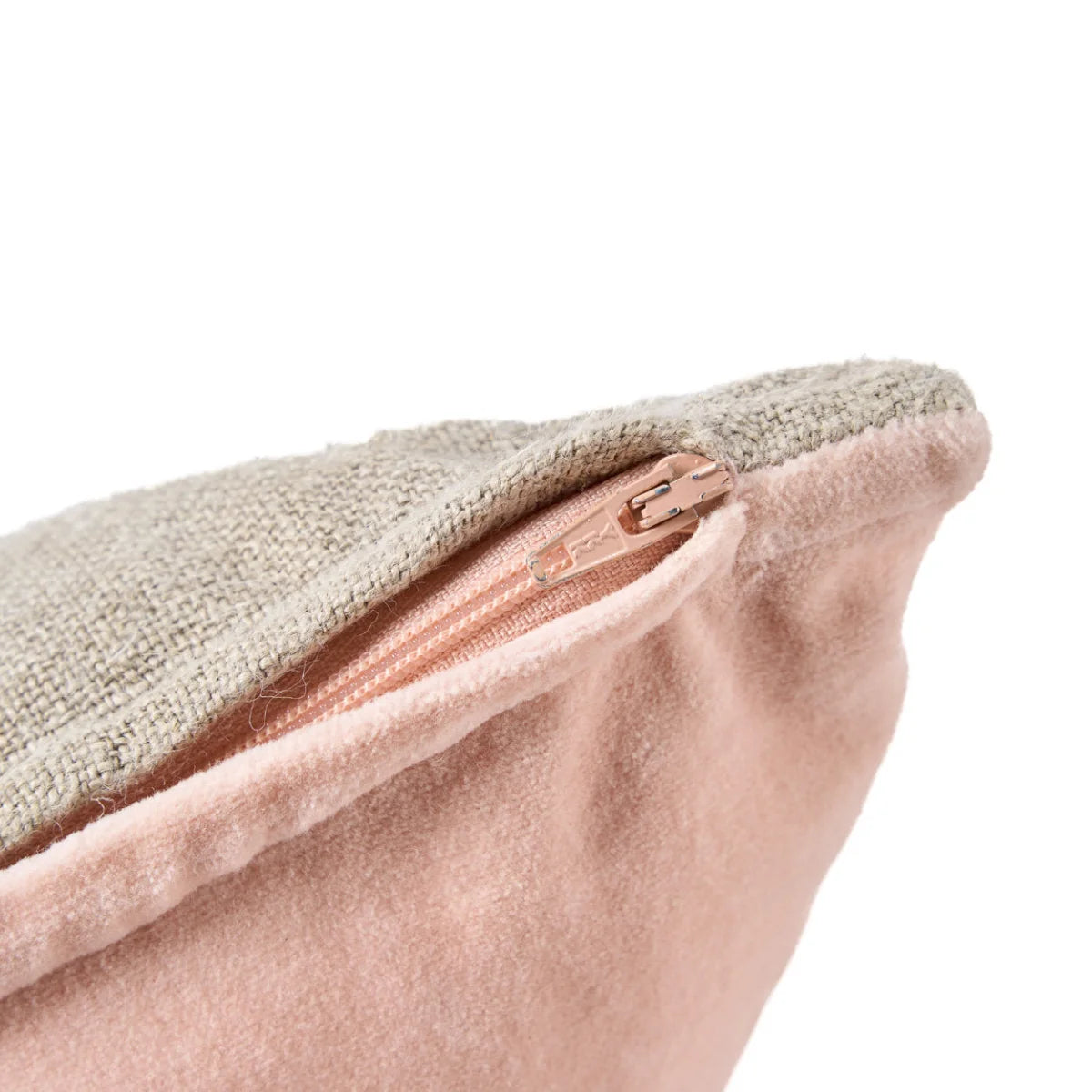 Housse de coussin rectangulaire en velours rose avec zip et liseré contrasté