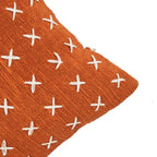 Coussin terracotta brodé en coton avec motif croix blanches 50x50 cm