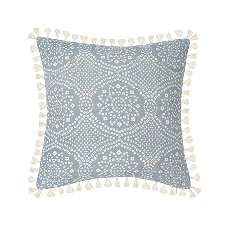 Variante 1 de la housse de coussin bleu géométrique avec franges et motifs géométriques