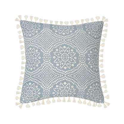Variante 1 de la housse de coussin bleu géométrique avec franges et motifs géométriques