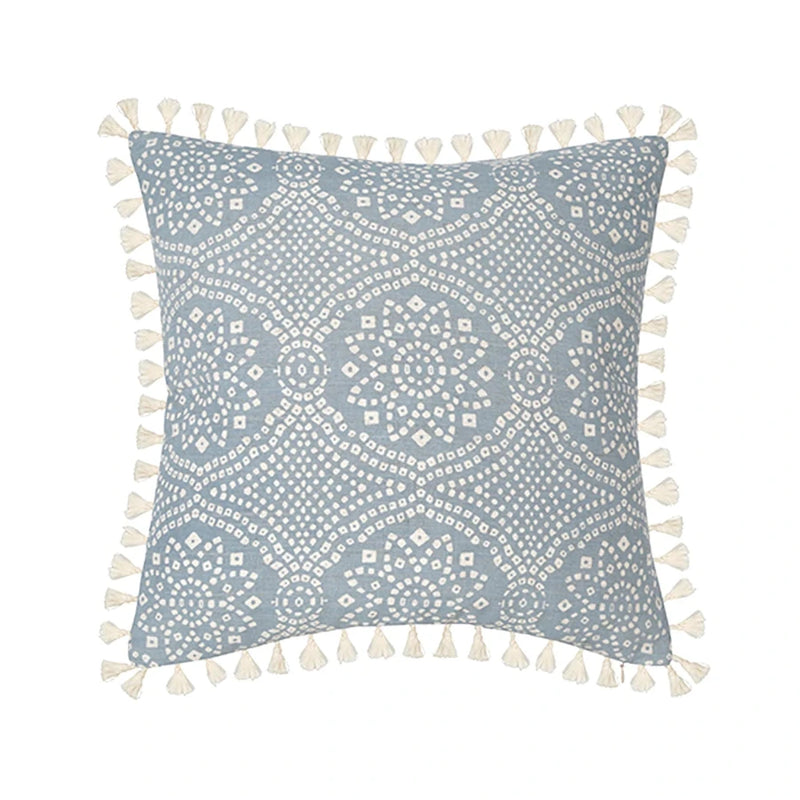 Variante 1 de la housse de coussin bleu géométrique avec franges et motifs géométriques