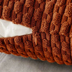 Gros plan de la housse de coussin terracotta