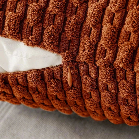 Gros plan de la housse de coussin terracotta
