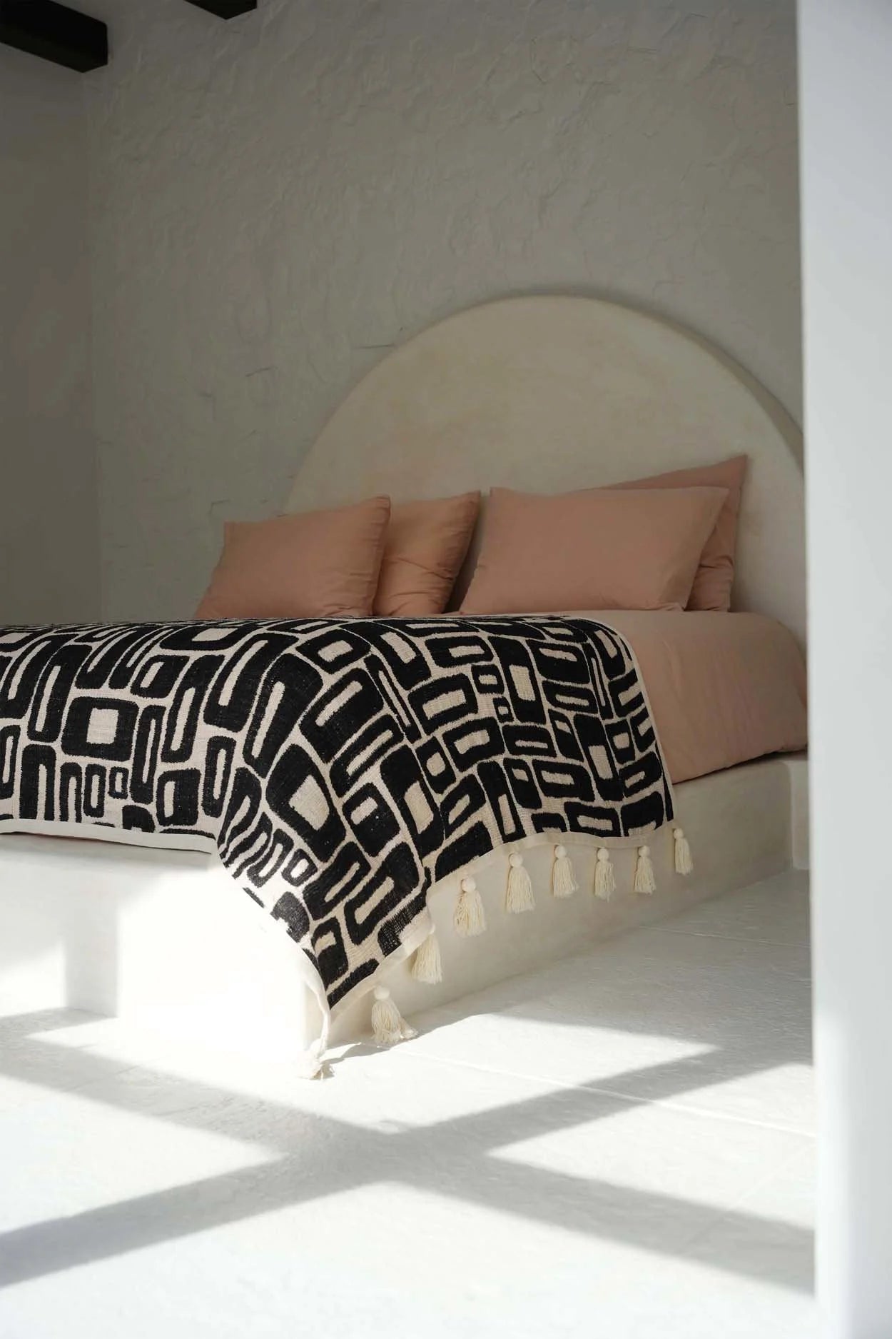 Jeté de lit en coton motif aztèque noir naturel 240x128
