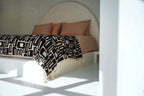 Jeté de lit en coton motif aztèque noir naturel avec motif géométrique noir et blanc