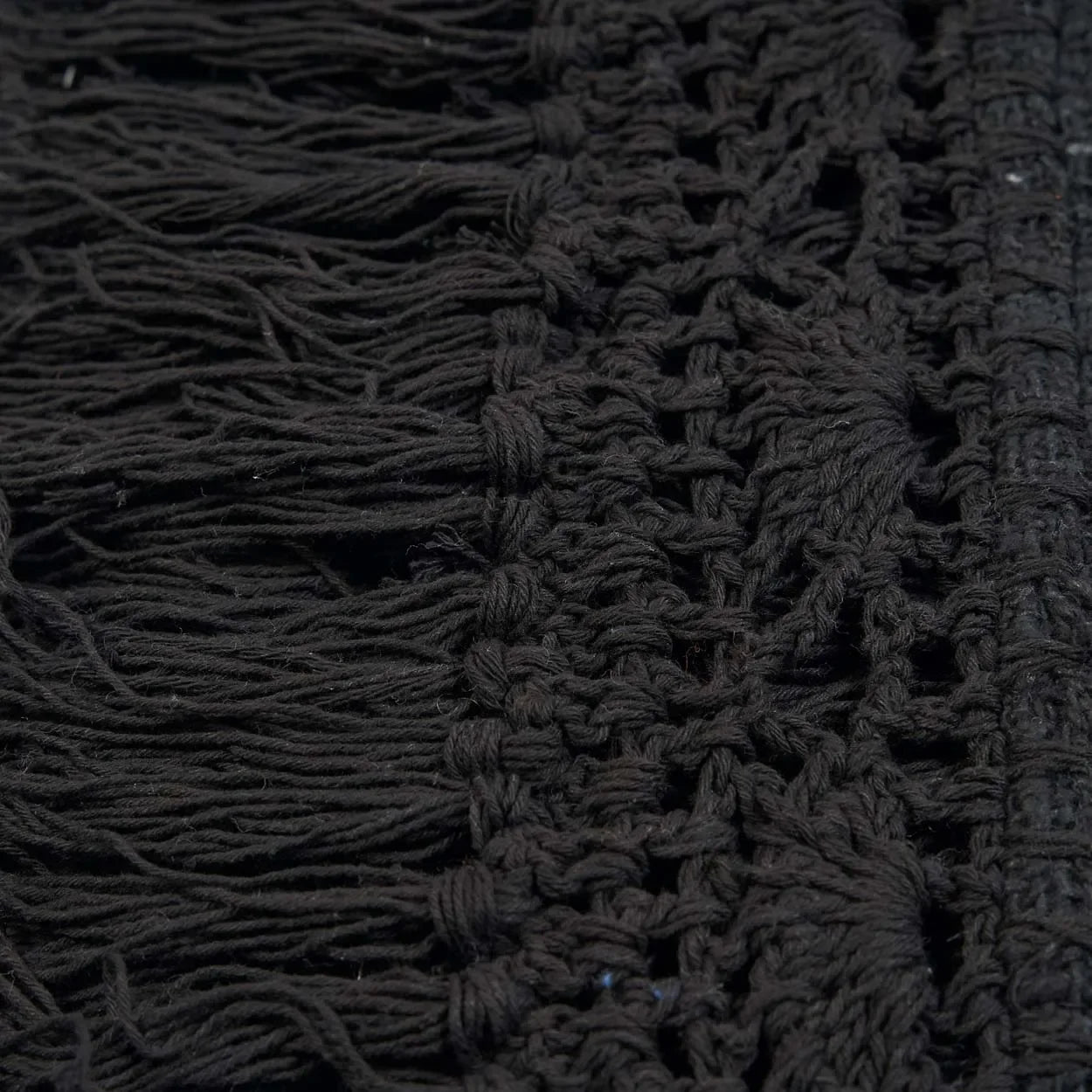 Frange en crochet noire sur jeté de lit en coton noir 260x122 cm confortable
