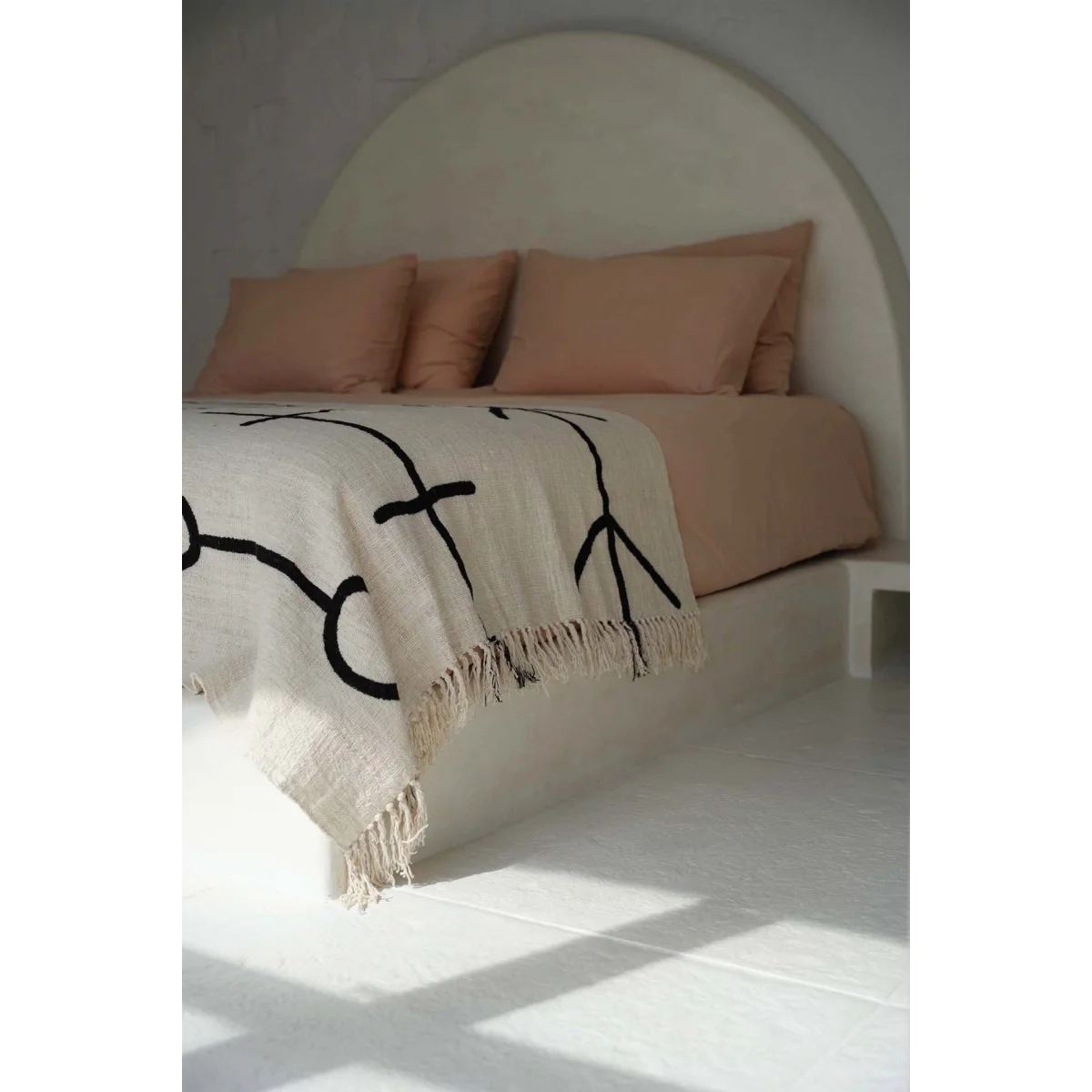 Jeté de lit en coton noir naturel motif œil protecteur et franges