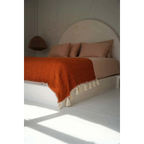 Jeté de lit terracotta en coton avec pompons – 246x126 cm