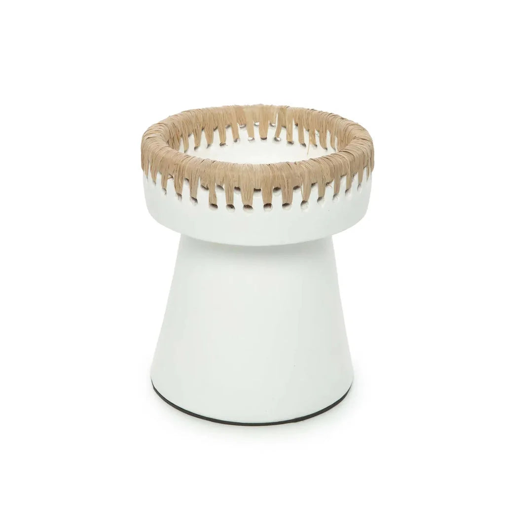 Joli porte-bougie blanc naturel en céramique avec bord tissé visible