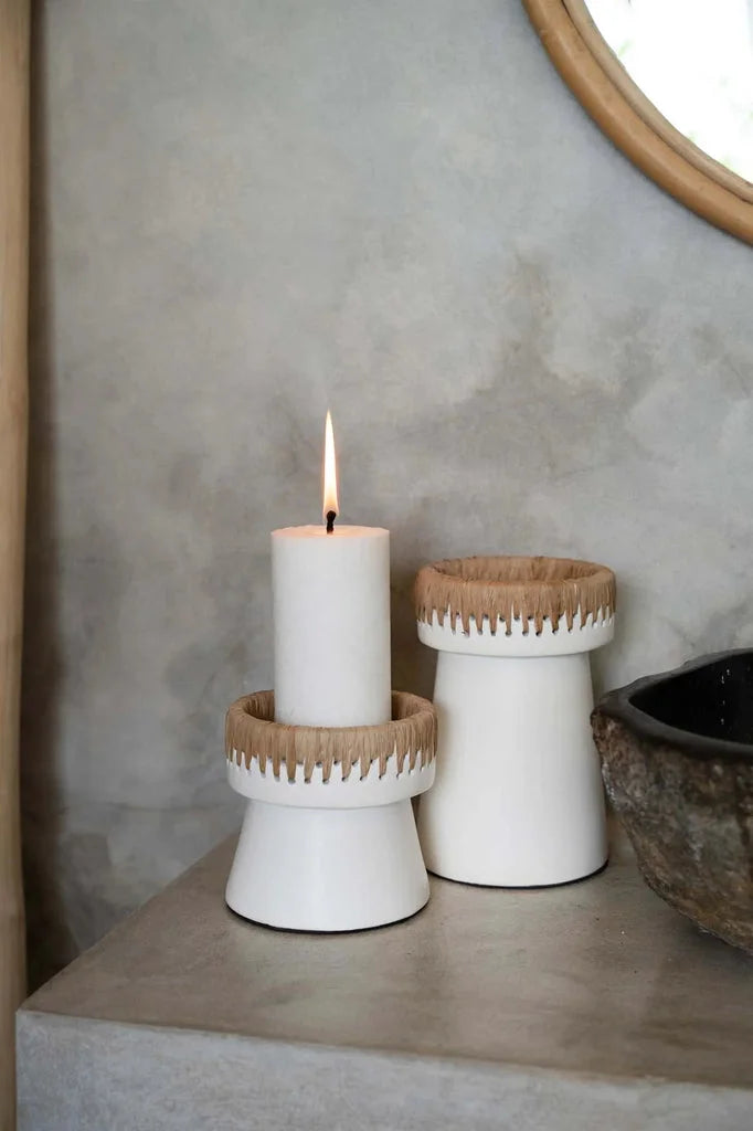 Porte-bougie blanc naturel avec trim tan, élégant accessoire de décoration