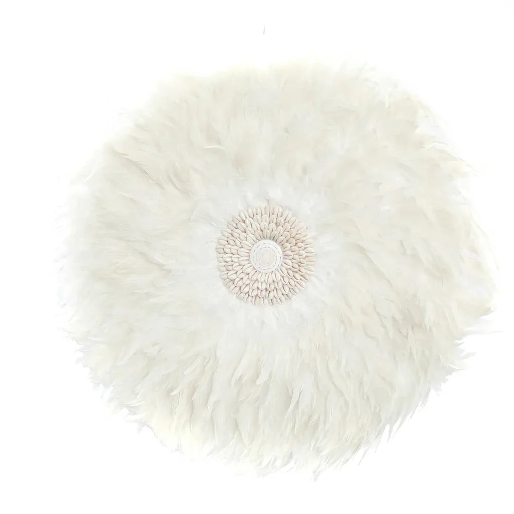 Décoration murale en plumes blanches rondes et épaisses avec centre tissé Le Juju côtier Blanc L40