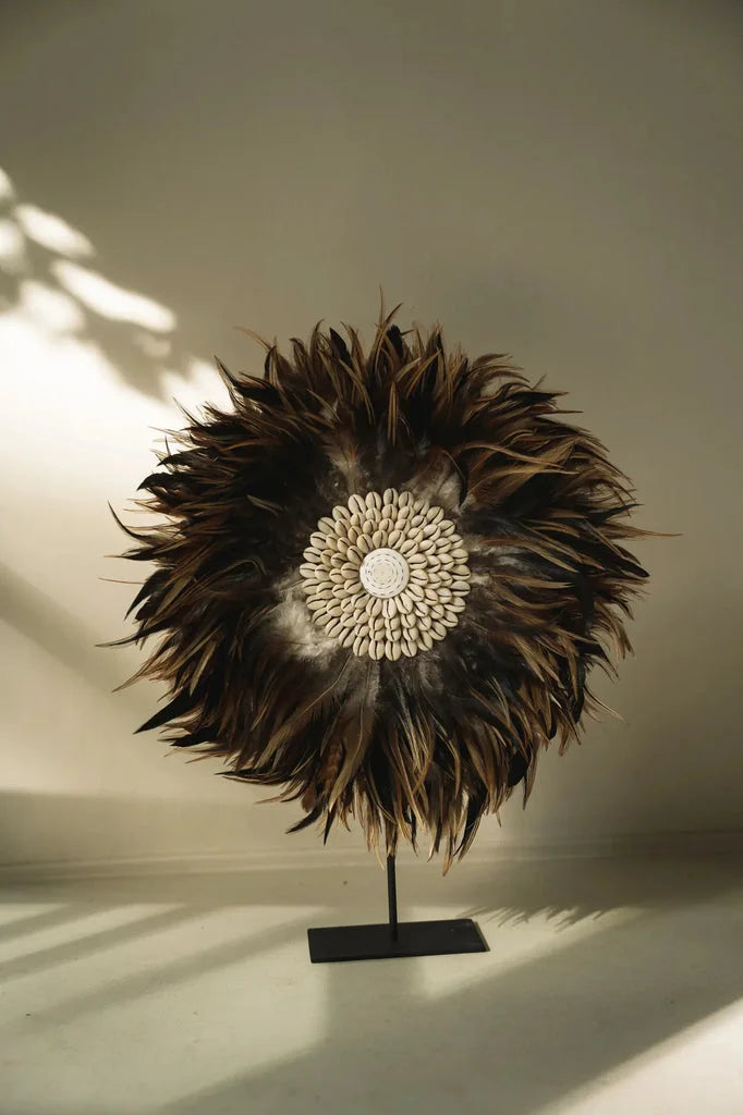 Disque décoratif en plumes et coquillages sur support pour Le Juju côtier Noir Marron S