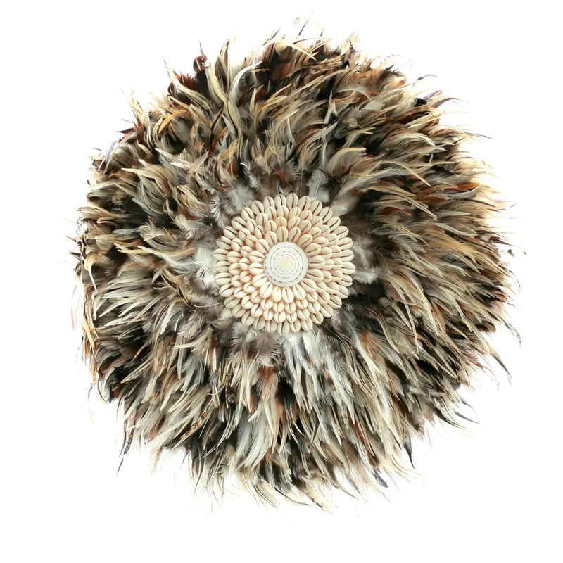 Juju hat murale rond en plumes marron beige et coquillages – Ø50 cm