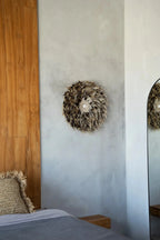 Juju hat mural rond en plumes marron beige avec coquillages, diamètre 50 cm
