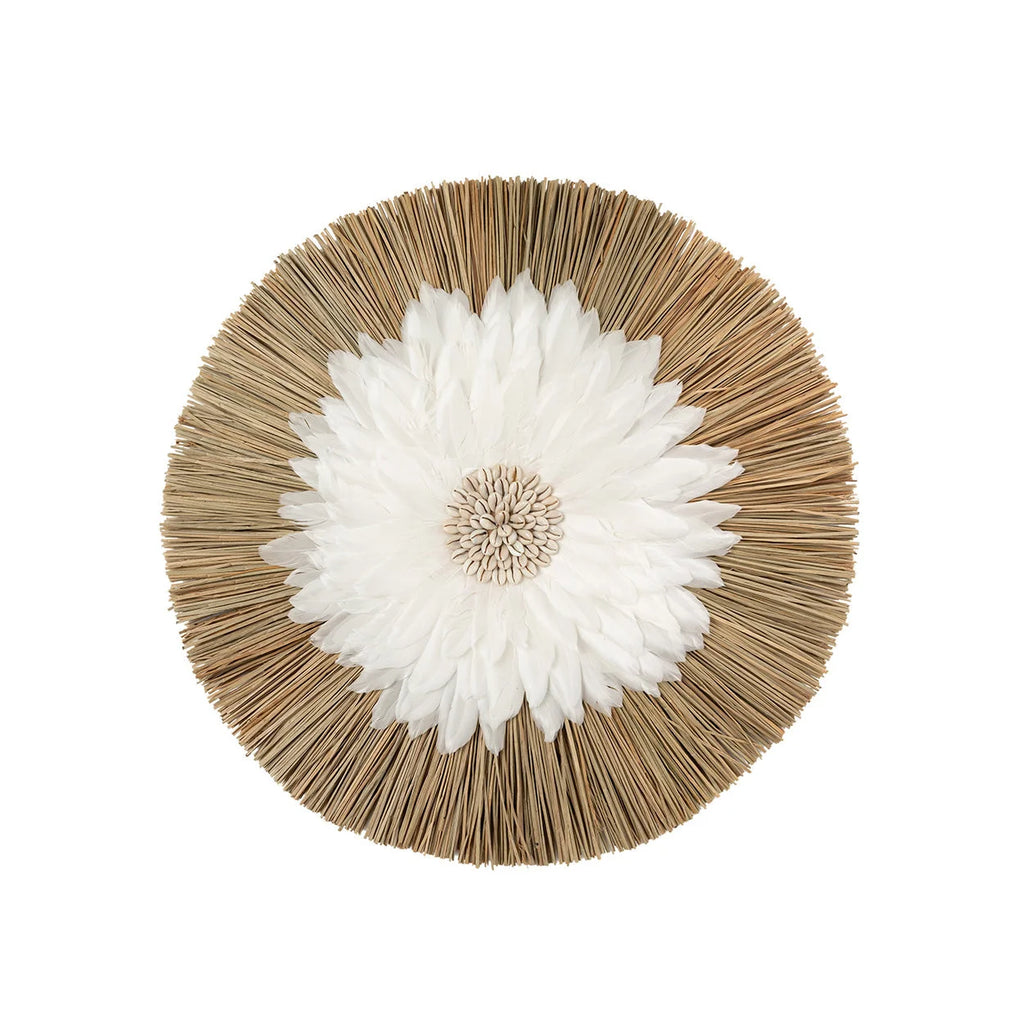 Mural rond Juju en plumes blanches, raphia naturel et coquillages