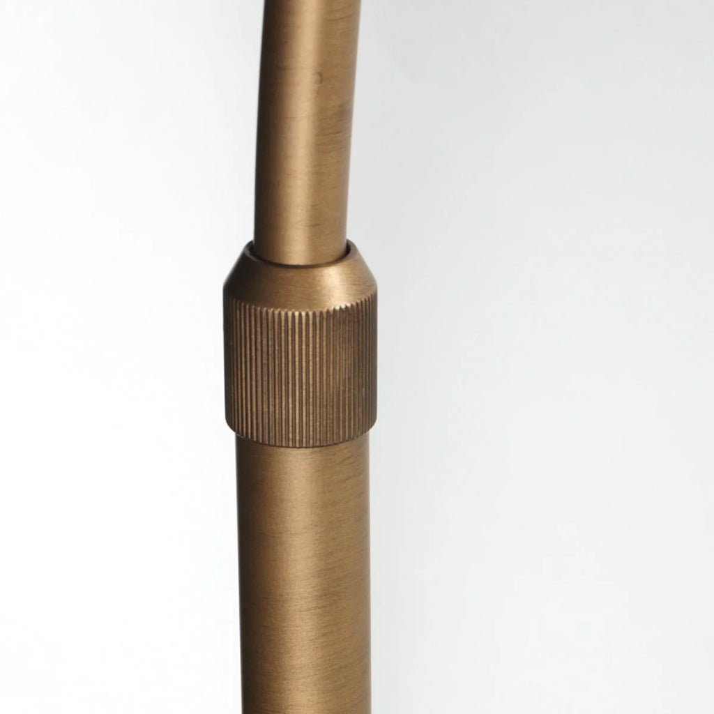 Poteau en métal doré avec joint ajustable pour lampadaire arc en métal doré